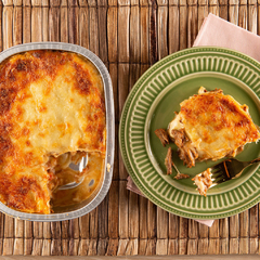 Lasanha tradicional com ragu de carne desfiada