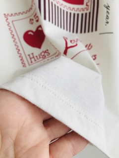 Remera Yacarta Mail (fondo crema) - comprar online