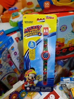 Reloj Mickey Mouse sobre ruedas