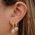 Brinco argolinha com pingente de gota cravejada Banhado em ouro 18k - comprar online