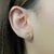 Brinco pequeno de esfera cravejada com micro zircônias coloridas Banhado em ouro 18k