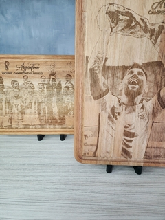Tabla de madera tallada 45 x 30 cm. - Edición Especial Campeones 2022 - tienda online