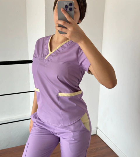 Ambo Mili Lila con Amarillo arciel y pantalón cargo - comprar online