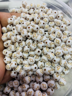 Bolinha com Cruz de Plástico - Branco com Dourado - 8mm - 10 Gramas - comprar online