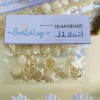 Passador Flor plástica pc. 12 und. 12x7mm Branco com dourado