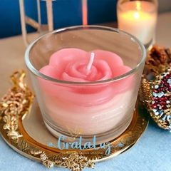 Vela Aromática formato de Rosa no copo fragrância de flores na internet