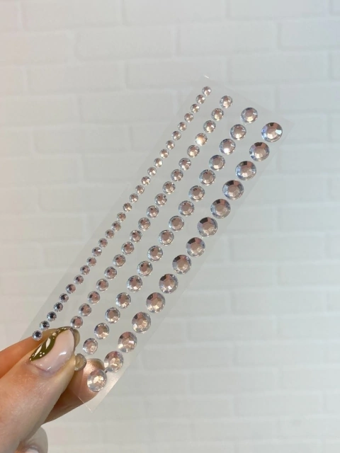 Strass autoadhesivo plateado variado