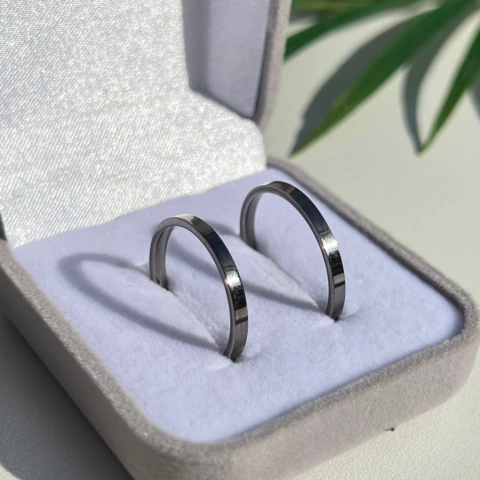 Aliança Classic Quadrada 2 MM Black - Anel de Brinde