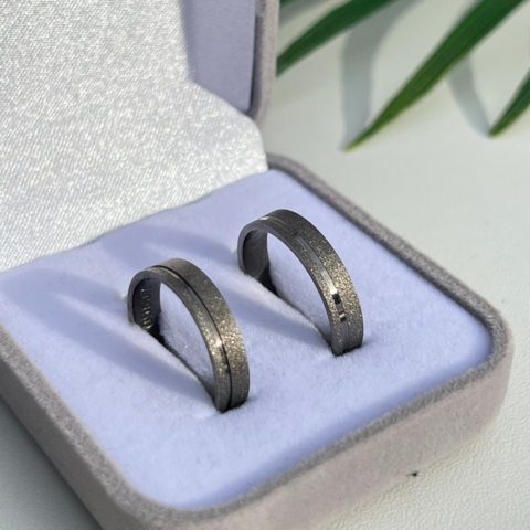 Alianças Bella Namoro 4mm Black - Anel de Brinde