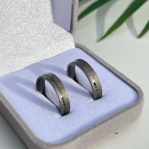 Alianças Bella Namoro 4mm Black - Anel de Brinde