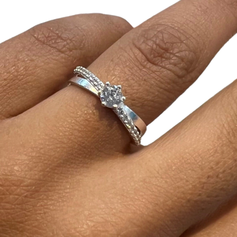 ANEL SOLITÁRIO DUO CRAVEJADO EM PRATA 925