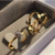 ALIANÇAS CLASSIC QUADRADA 2 MM GOLD - ANEL DE BRINDE