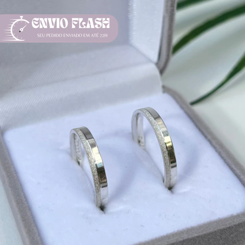 ENVIO FLASH - ALIANÇAS SOPHIE NAMORO 2 MM PRATA - ANEL DE BRINDE