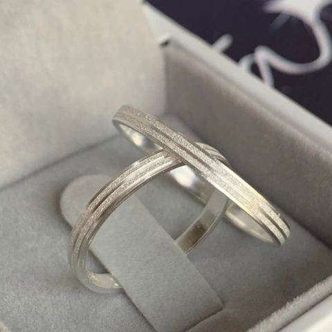 ALIANÇAS NORONHA NAMORO 2 MM PRATA - ANEL DE BRINDE