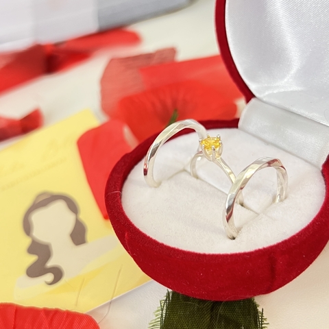 ALIANÇAS BELA - ANEL SOLITÁRIO AMARELO DE BRINDE - comprar online