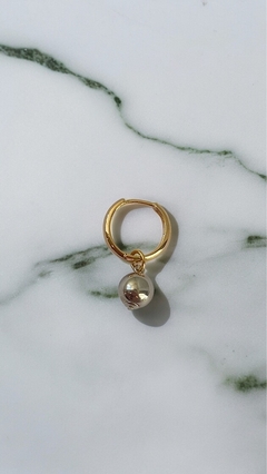 ARGOLA BOLD OURO COM PINGENTE PRATA