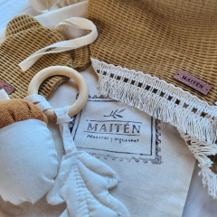 Ajuar Mantita Waffle Ocre + trapito de apego + colgador bellota - comprar online