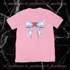♥ Remera Blanca, lila o rosa - Escarapela malbecc - comprar online