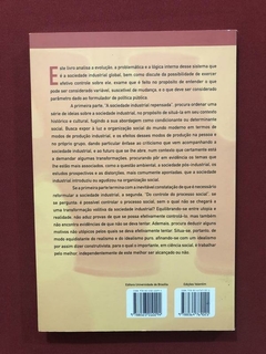 Livro - Duas Reflexões Para Uma Economia Política - Seminovo - comprar online