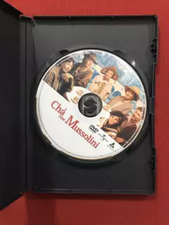 DVD - Chá Com Mussolini - Cher/ Judi Dench - Seminovo - Sebo Mosaico - Livros, DVD's, CD's, LP's, Gibis e HQ's
