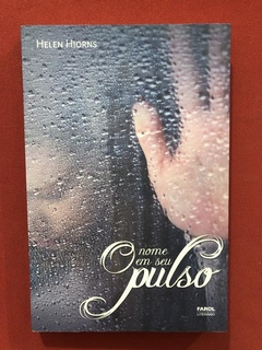 Livro - O Nome Em Seu Pulso - Helen Hiorns - Seminovo