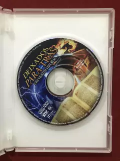 DVD - Deixados Para Trás - Uma Visão Da Vida Real - Seminovo na internet