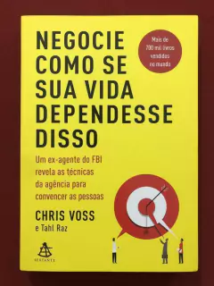 Livro - Negocie Como Se Sua Vida Dependesse Disso - Chris Voss - Seminovo