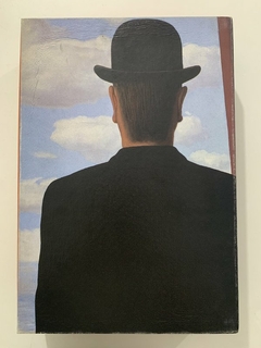 Livro - Caixa René Magritte - The Empire Of Images - Editora Assouline - comprar online