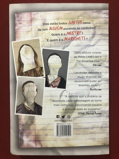 Livro - Um De Nós Está Mentindo - Karen M. Mcmanus - Editora Galera - Seminovo - comprar online