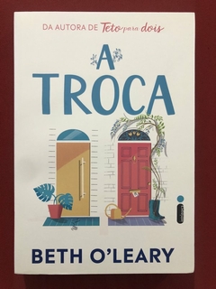 Livro - A Troca - Beth O'Leary - Ed. Intrínseca - Seminovo