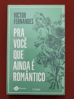 Livro - Pra Você Que Ainda É Romântico - Victor Fernandes - Planeta - Novo