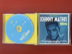 CD Triplo - Johnny Mathis - Misty - The Essential - Seminovo - Sebo Mosaico - Livros, DVD's, CD's, LP's, Gibis e HQ's