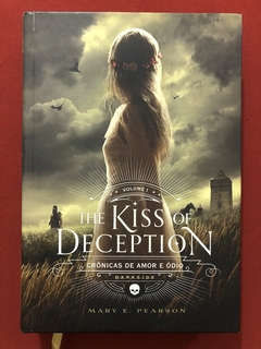 Livro - The Kiss Of Deception - Mary E. Pearson - Editora Darkside - Seminovo