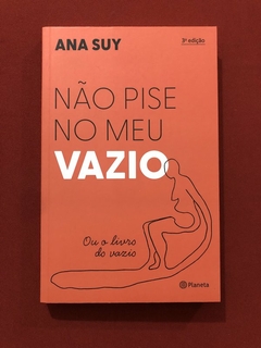 Livro - Não Pise No Meu Vazio - Ana Suy - Ed. Planeta - Seminovo
