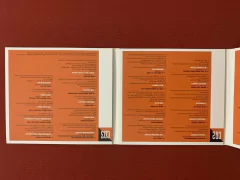 CD Triplo - Twelve Inch Eighties - Hold Me Now - Importado - Sebo Mosaico - Livros, DVD's, CD's, LP's, Gibis e HQ's
