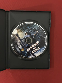 DVD - Cantando Na Chuva - Dir: Gene Kelly - Seminovo na internet
