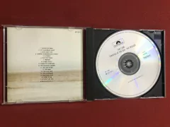 CD - The Cure - Staring At The Sea / The Singles - Nacional na internet