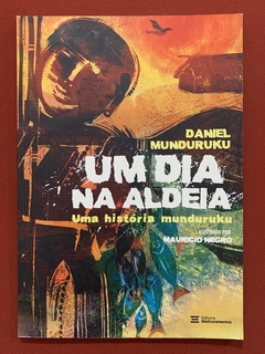 Livro - Um Dia Na Aldeia - Daniel Munduruku - Ed. Melhoramentos - Seminovo