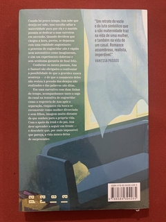 Livro - Dentro Do Nosso Silêncio - Karine Asth - Editora Paralela - Novo - comprar online