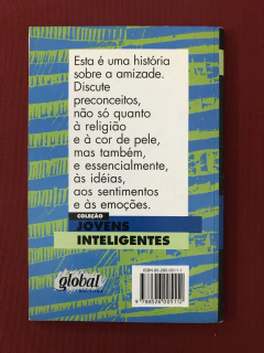 Livro - Um Sonho No Caroço do Abacate - Moacyr Scliar - comprar online