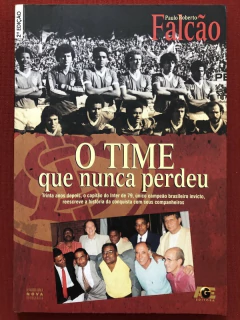 Livro - O Time Que Nunca Perdeu - Paulo Roberto Falcão - Ed. AGE - Seminovo