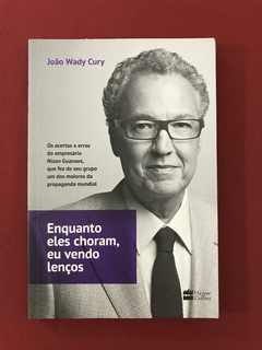 Livro - Enquanto Eles Choram, Eu Vendo Lenços - Seminovo
