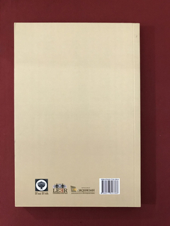 Livro - Marcas de Um Passado - Maika D. Milner - Humanitas - comprar online