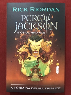 Livro - A Fúria Da Deusa Tríplice - Rick Riordan - Ed. Intrínseca - Seminovo