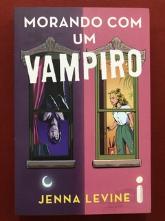 Livro - Morando Com Um Vampiro - Jenna Levine - Editora Intrínseca - Seminovo