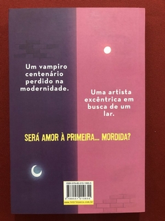 Livro - Morando Com Um Vampiro - Jenna Levine - Editora Intrínseca - Seminovo - comprar online