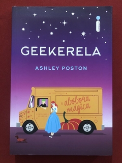 Livro - Geekerela - Ashley Poston - Editora Intrínseca - Seminovo