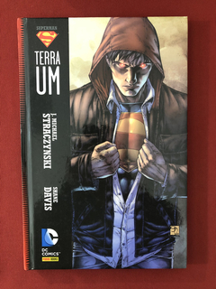 HQ - Superman Terra Um - DC Comics - Seminovo