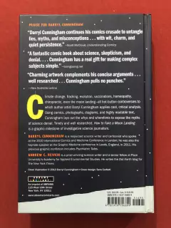 Livro - How To Fake A Moon Landing - Darryl Cunningham - Abrams - comprar online