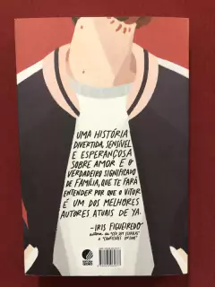 Livro- Um Milhão De Finais Felizes- Vitor Martins - Seminovo - comprar online